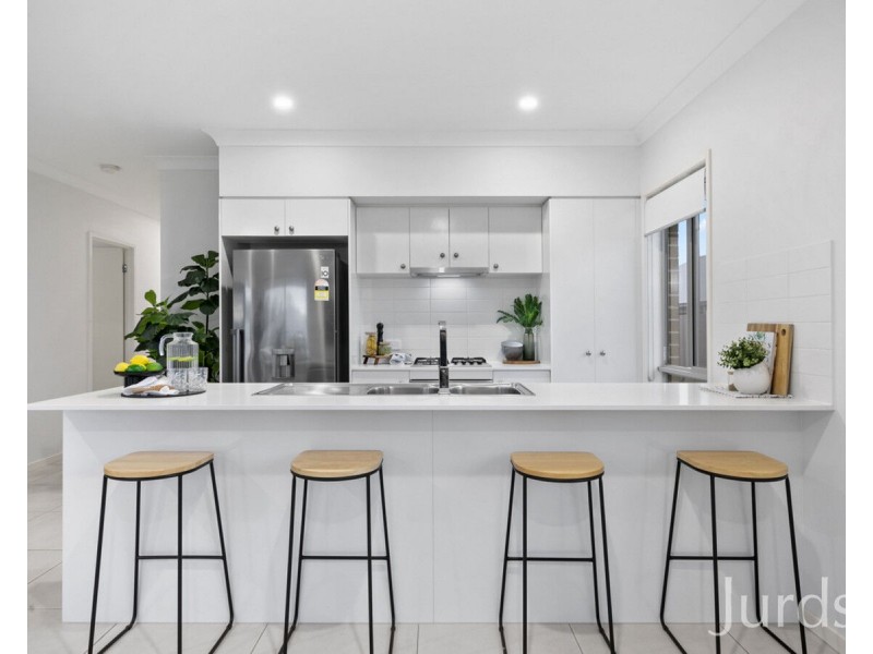 11 Brooker Drive, North Rothbury NSW 2335