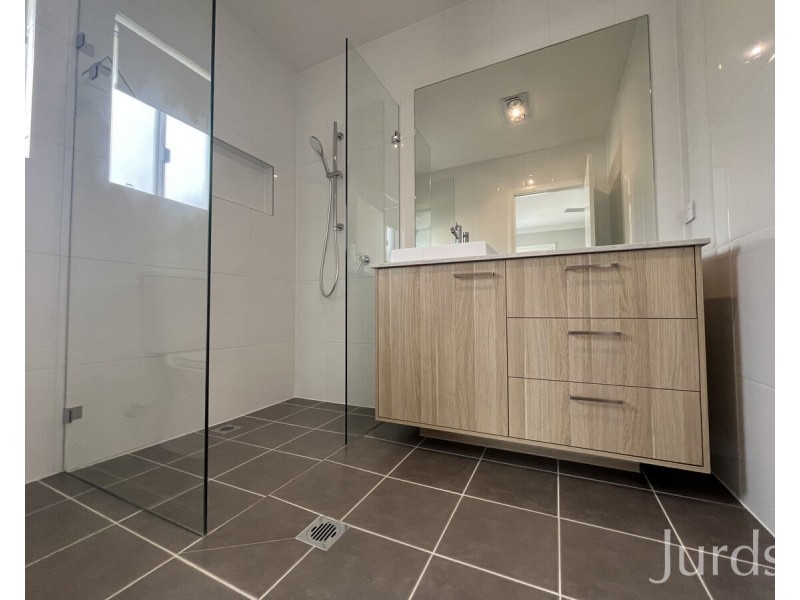 8 Haines Lane, North Rothbury NSW 2335