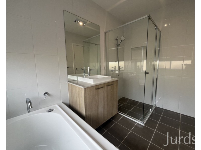 8 Haines Lane, North Rothbury NSW 2335