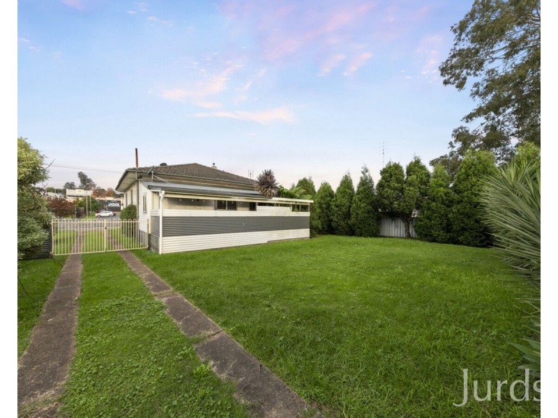 16 Charlton Street, Cessnock NSW 2325