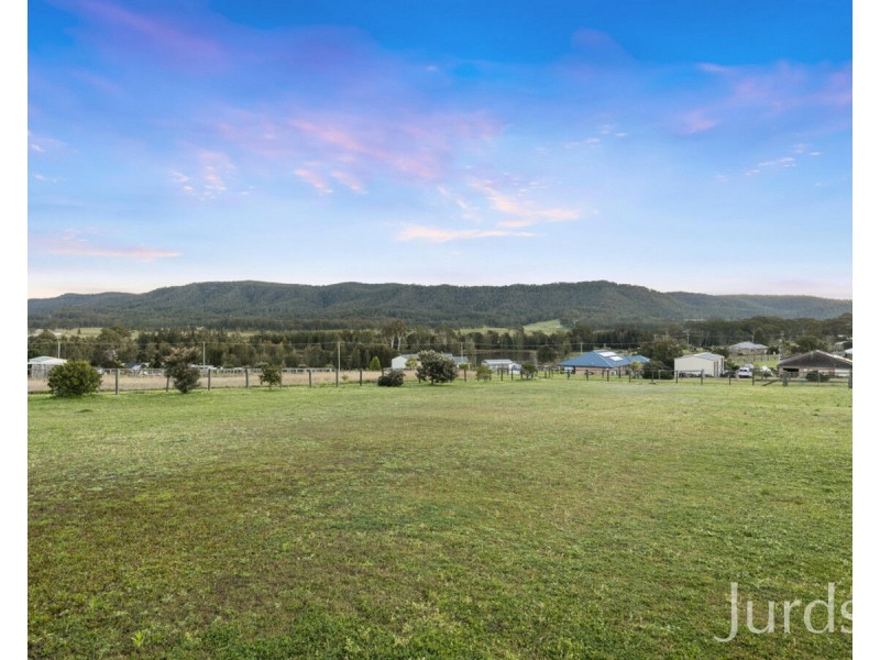 6 Sixth Avenue, Millfield NSW 2325