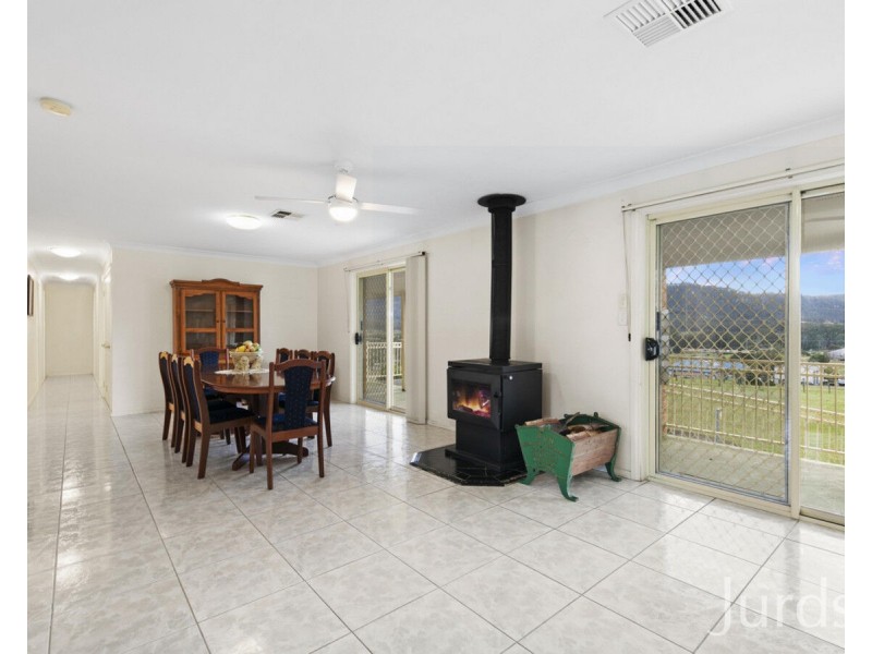 6 Sixth Avenue, Millfield NSW 2325