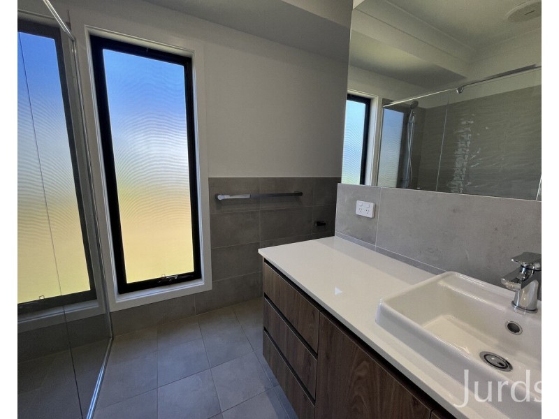 18 Peachy Avenue, North Rothbury NSW 2335