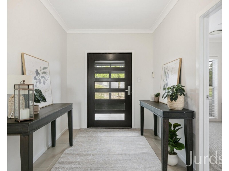 8 Loch Katrine Drive, Lochinvar NSW 2321