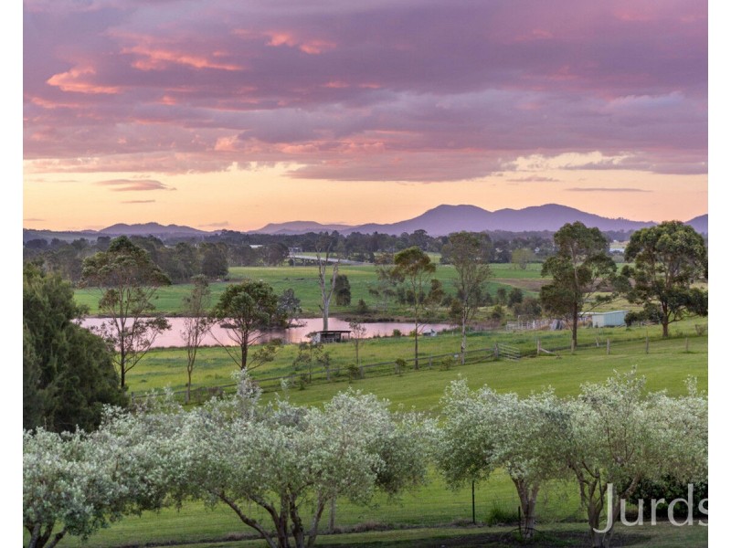 8 Loch Katrine Drive, Lochinvar NSW 2321