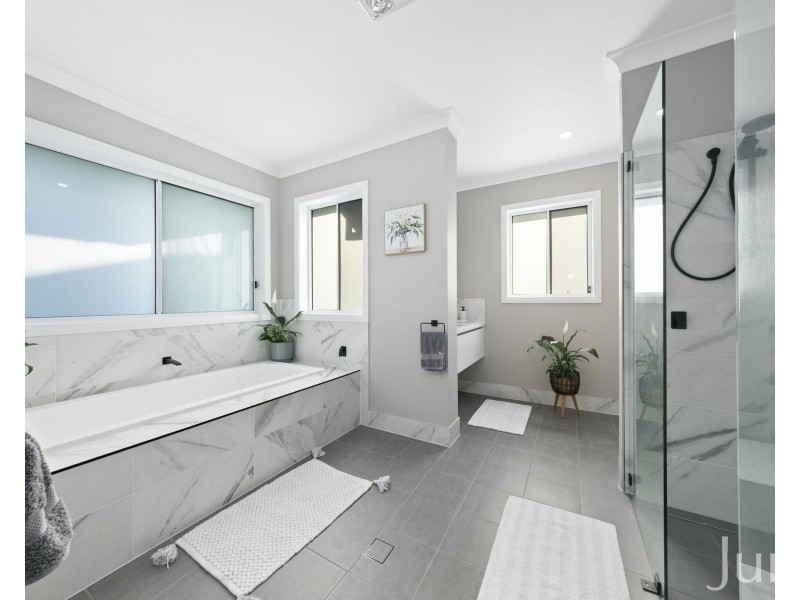 6 Orlando Close, Windella NSW 2320