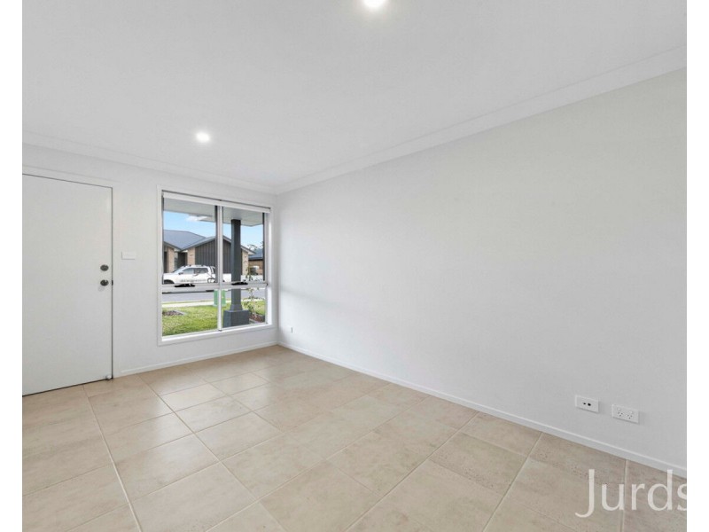 2/66 Malachite Street, Chisholm NSW 2322