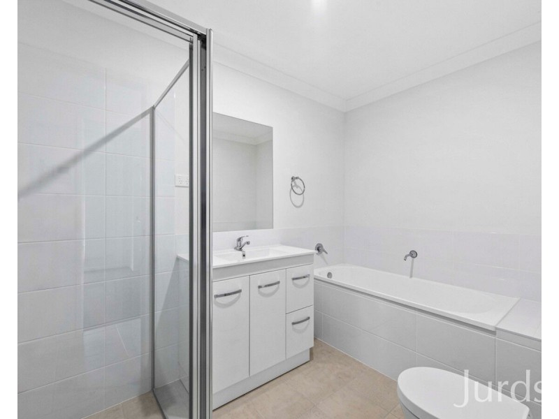 2/66 Malachite Street, Chisholm NSW 2322