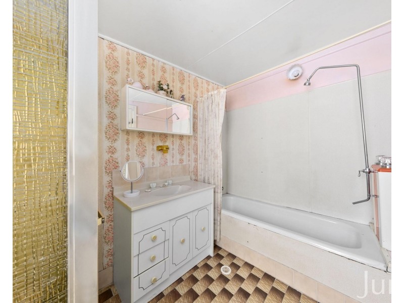 4 Mayne Street, North Rothbury NSW 2335