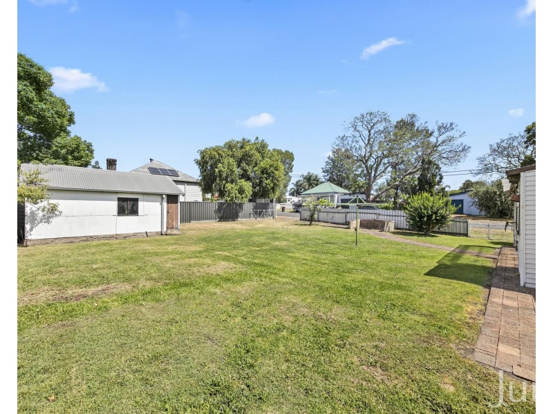 18 Government Road, Weston NSW 2326
