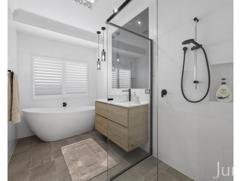 6 Haverty Avenue, North Rothbury NSW 2335