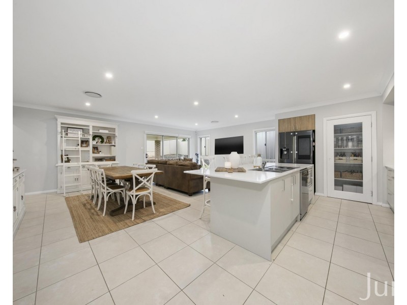 10 Amos Road, North Rothbury NSW 2335