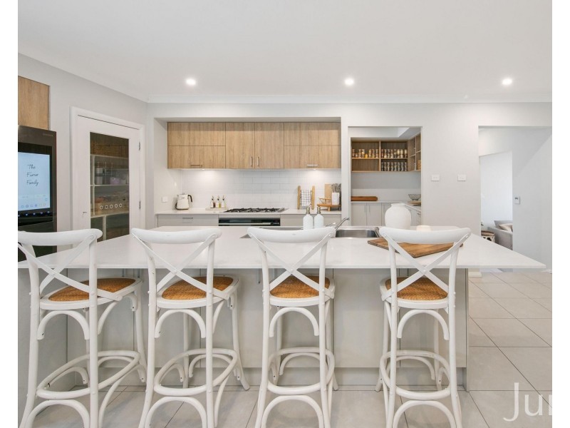 10 Amos Road, North Rothbury NSW 2335