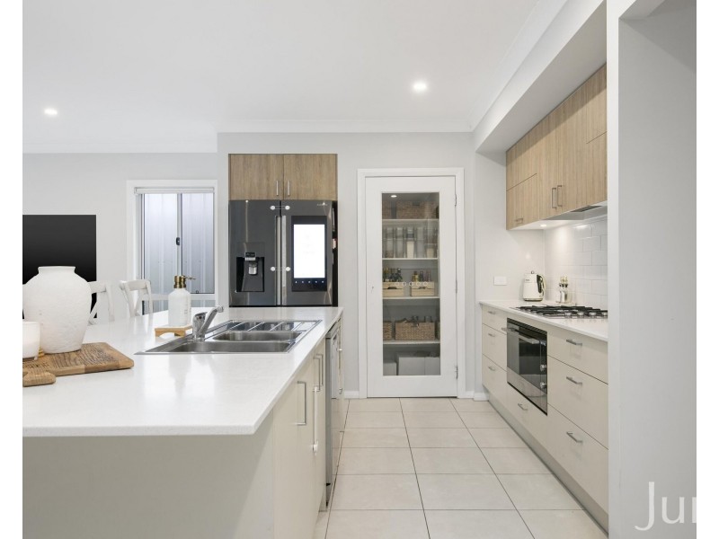 10 Amos Road, North Rothbury NSW 2335