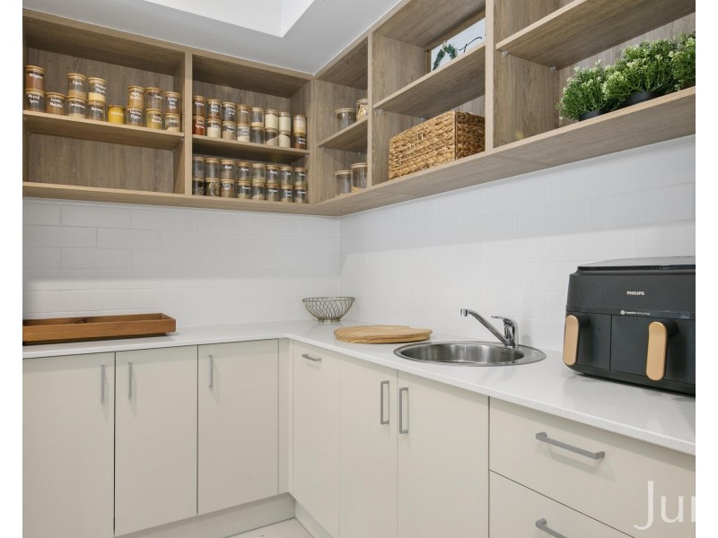 10 Amos Road, North Rothbury NSW 2335