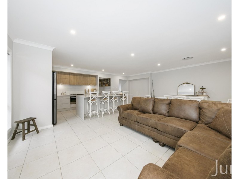 10 Amos Road, North Rothbury NSW 2335