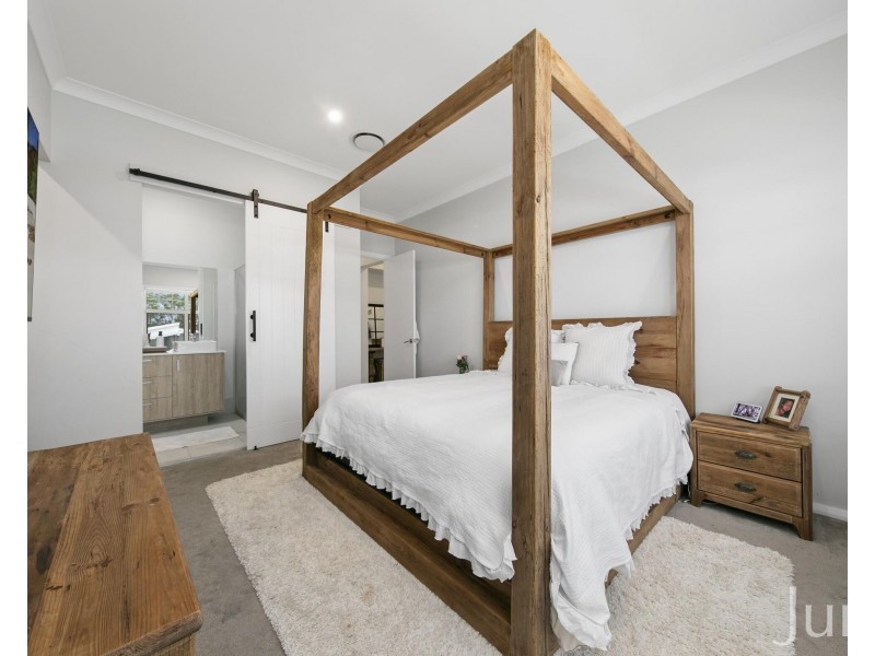 10 Amos Road, North Rothbury NSW 2335