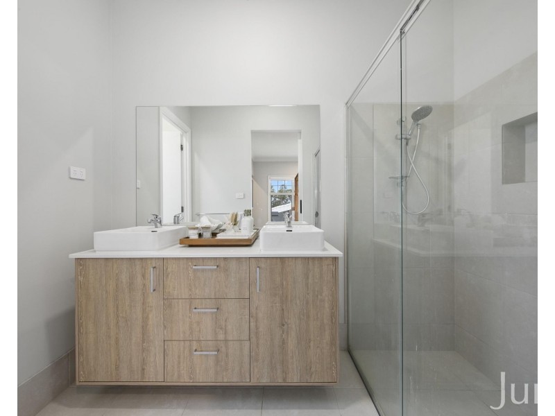 10 Amos Road, North Rothbury NSW 2335