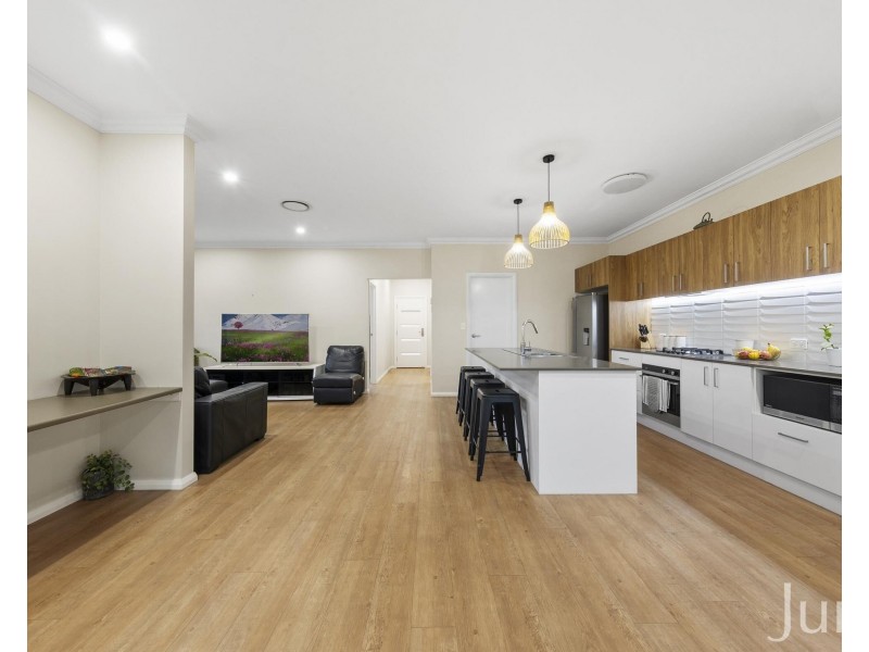 6 Bendeich Drive, North Rothbury NSW 2335