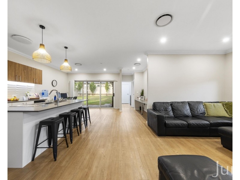 6 Bendeich Drive, North Rothbury NSW 2335