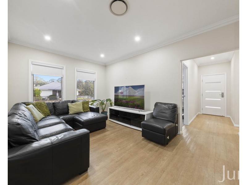 6 Bendeich Drive, North Rothbury NSW 2335