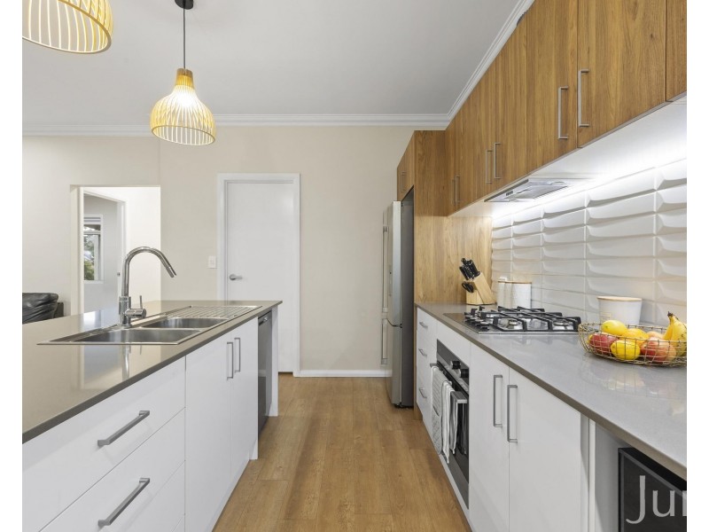 6 Bendeich Drive, North Rothbury NSW 2335
