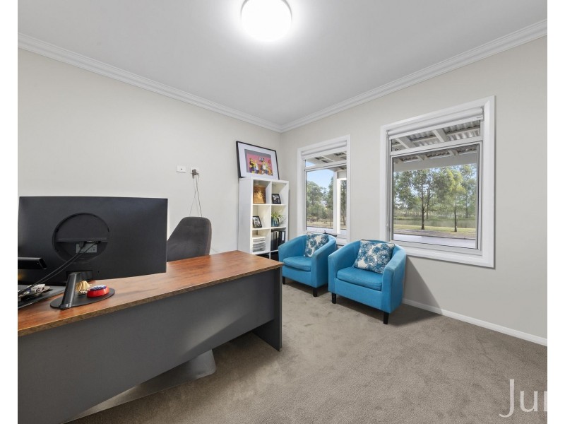 6 Bendeich Drive, North Rothbury NSW 2335
