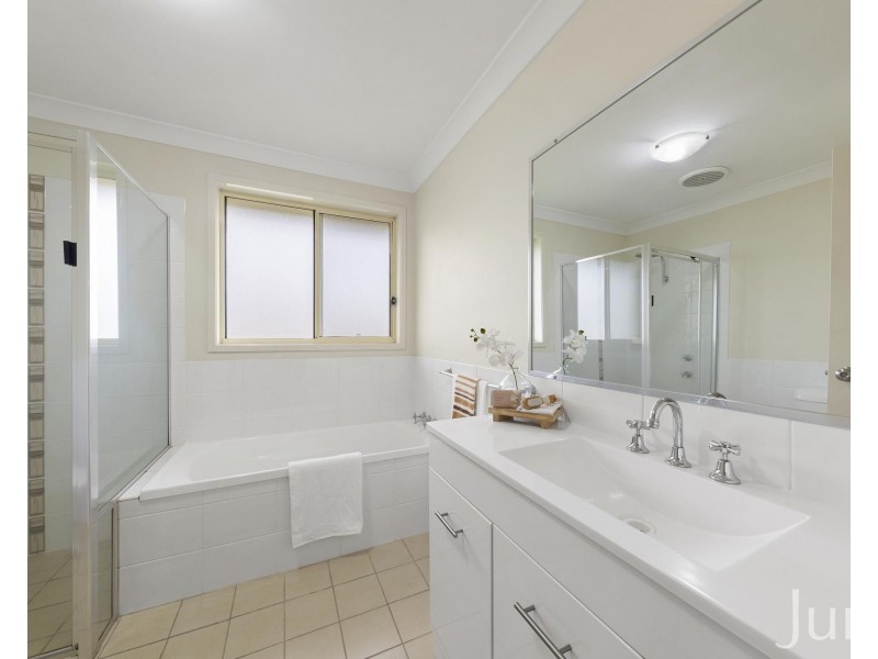 4 Laurie Drive, Raworth NSW 2321