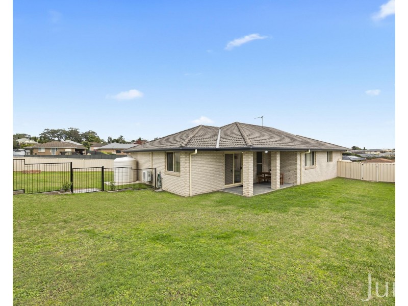 4 Laurie Drive, Raworth NSW 2321