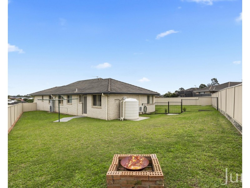 4 Laurie Drive, Raworth NSW 2321