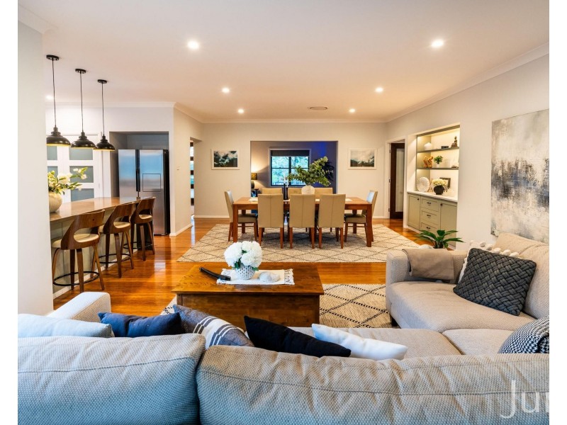 60 Blackburn Close, Lovedale NSW 2325