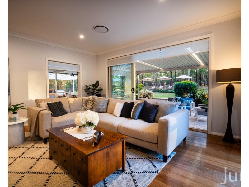 60 Blackburn Close, Lovedale NSW 2325