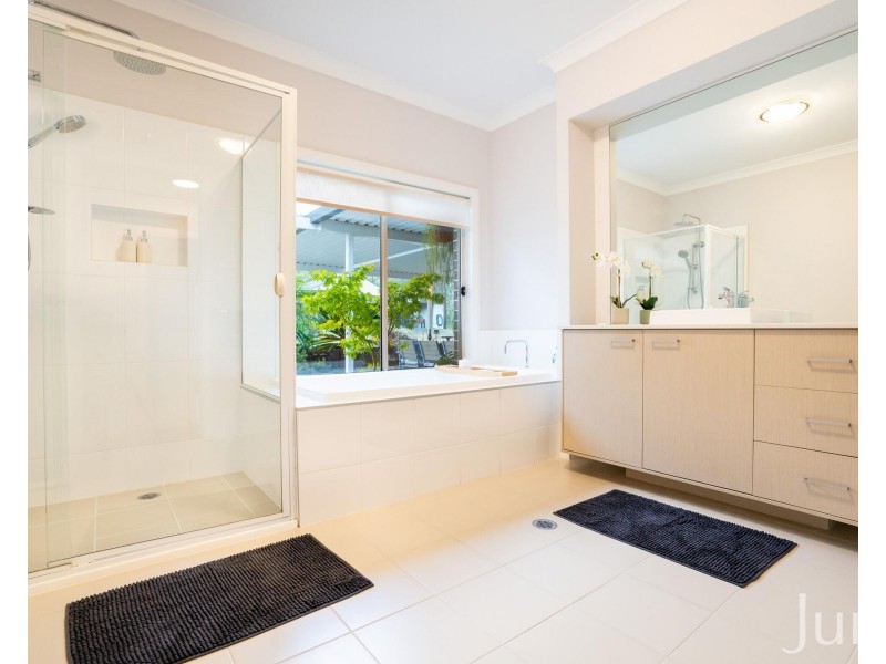 60 Blackburn Close, Lovedale NSW 2325