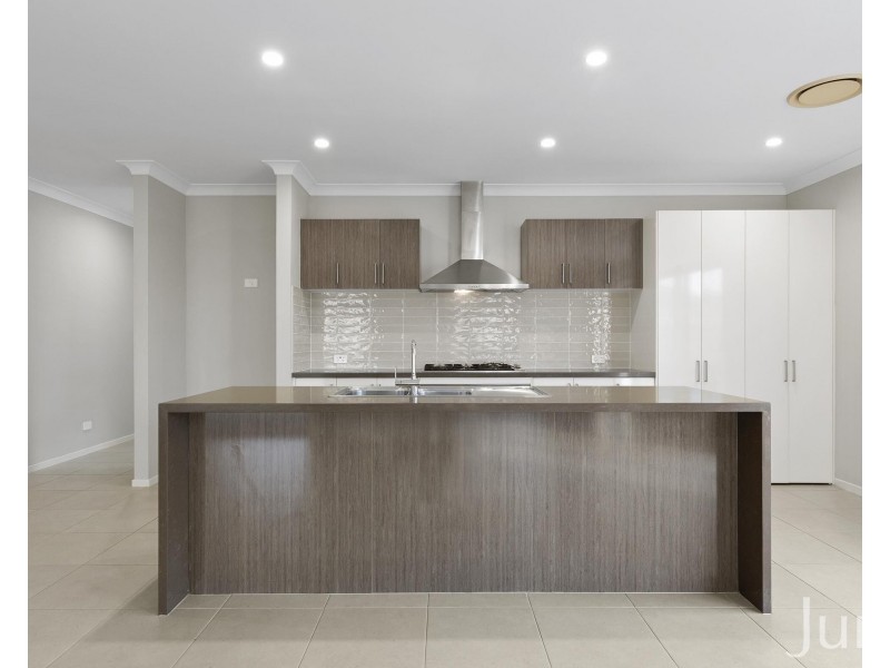 9 Abberton Parkway, North Rothbury NSW 2335