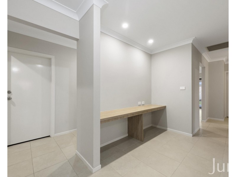 9 Abberton Parkway, North Rothbury NSW 2335