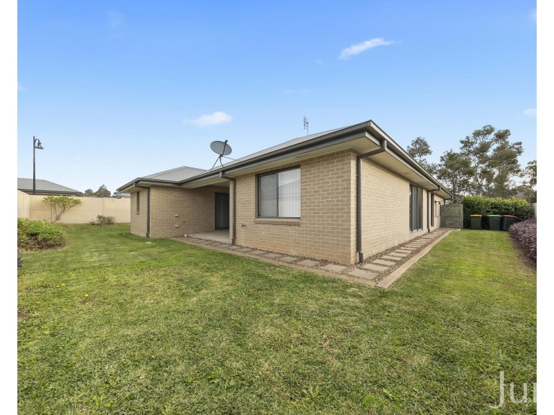 9 Abberton Parkway, North Rothbury NSW 2335