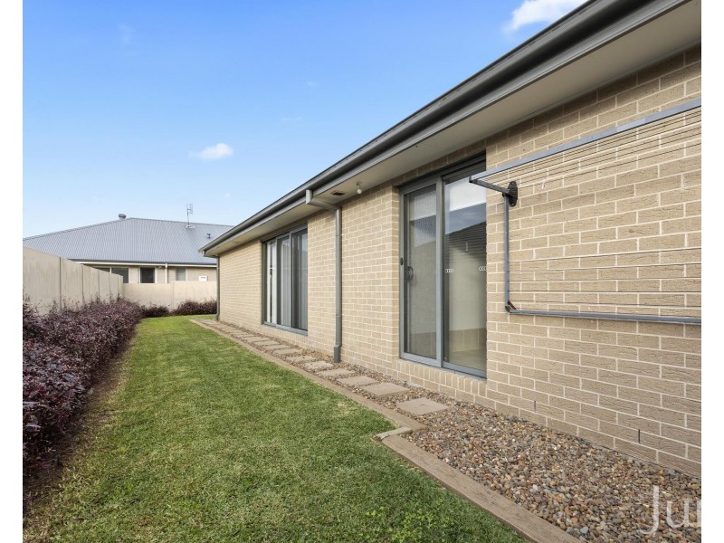 9 Abberton Parkway, North Rothbury NSW 2335