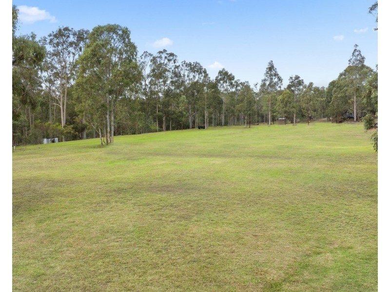 1542 Wine Country Drive, North Rothbury NSW 2335