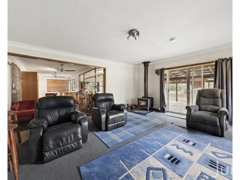 1542 Wine Country Drive, North Rothbury NSW 2335