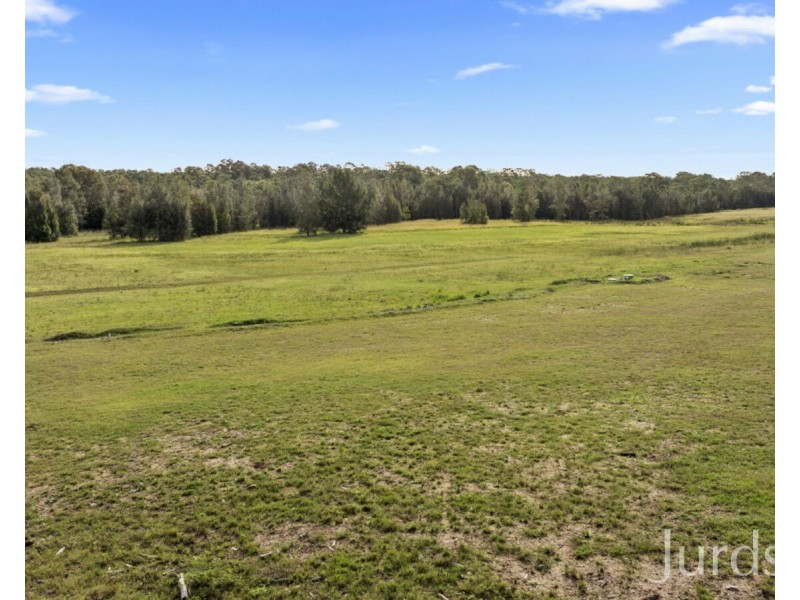 60 Crown Line Drive, Rothbury NSW 2320