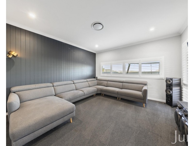 6 Saxby Avenue, North Rothbury NSW 2335