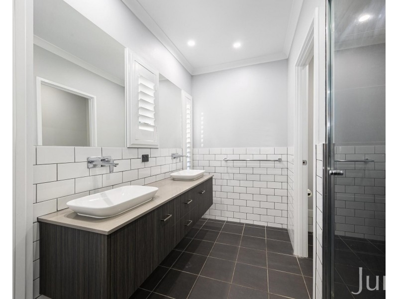 6 Saxby Avenue, North Rothbury NSW 2335