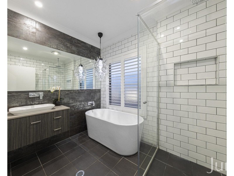 6 Saxby Avenue, North Rothbury NSW 2335