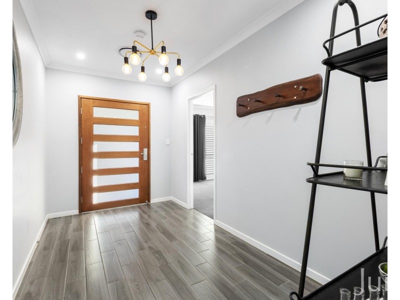 6 Saxby Avenue, North Rothbury NSW 2335