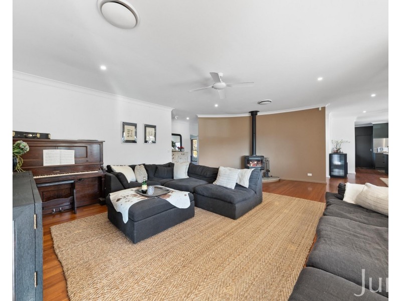 141 Camp Road, Lovedale NSW 2325