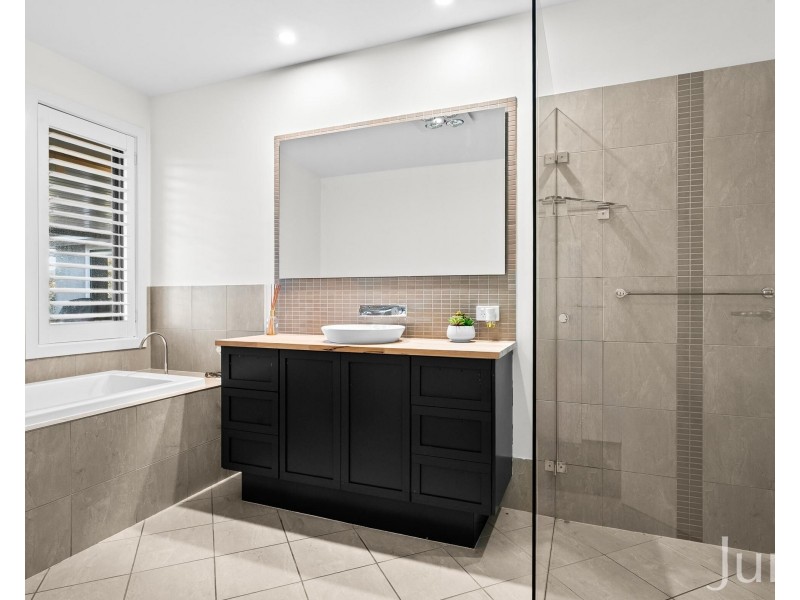 176 Wollong Road, Quorrobolong NSW 2325