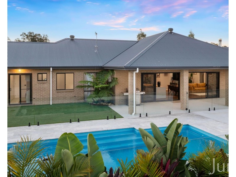8 Ellerton Avenue, North Rothbury NSW 2335