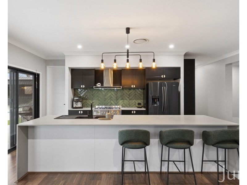 8 Ellerton Avenue, North Rothbury NSW 2335