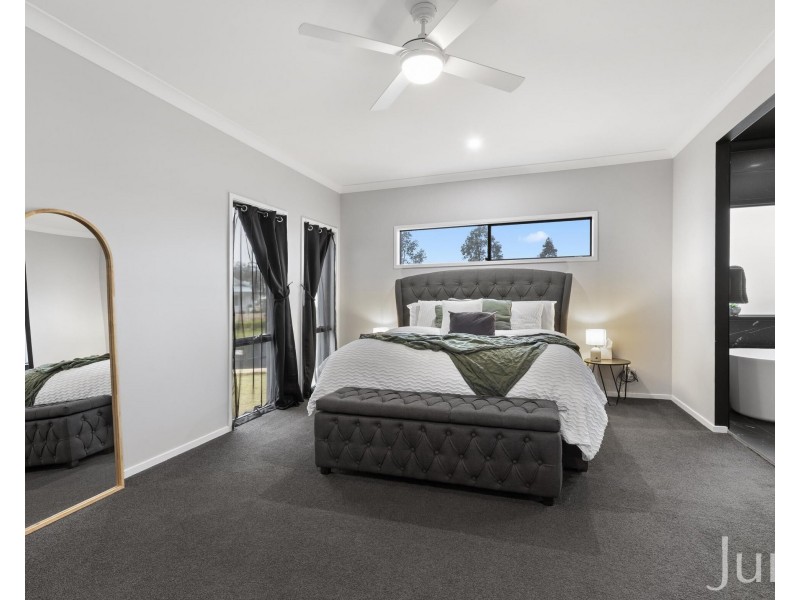8 Ellerton Avenue, North Rothbury NSW 2335