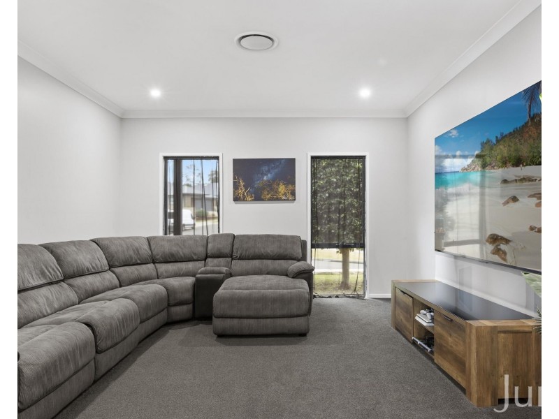 8 Ellerton Avenue, North Rothbury NSW 2335
